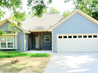 512 E 6th St, Bonham, TX 75418