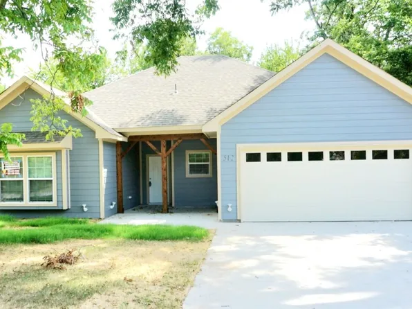 512 E 6th St, Bonham, TX 75418