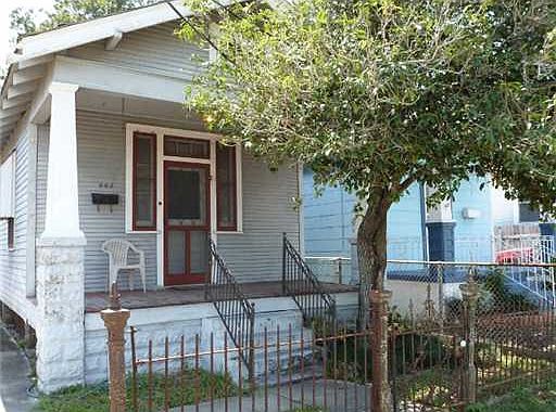 1st image of 444 Manhattan Blvd