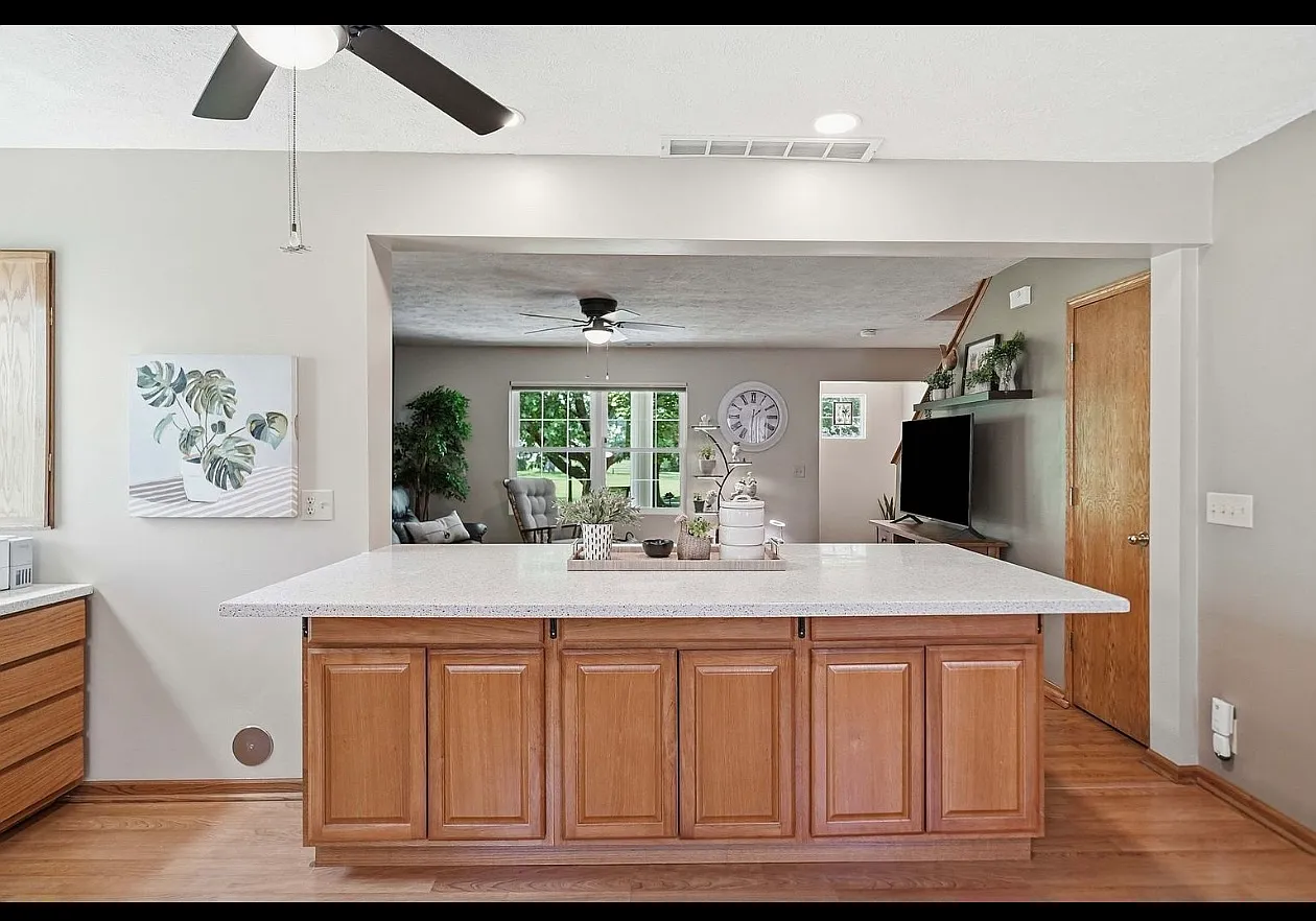 3 bed, 1365 sqft, $2,000 — Photo 1
