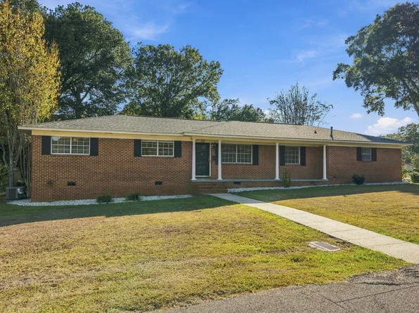 53 Broadmoor Dr, Laurel, MS 39440