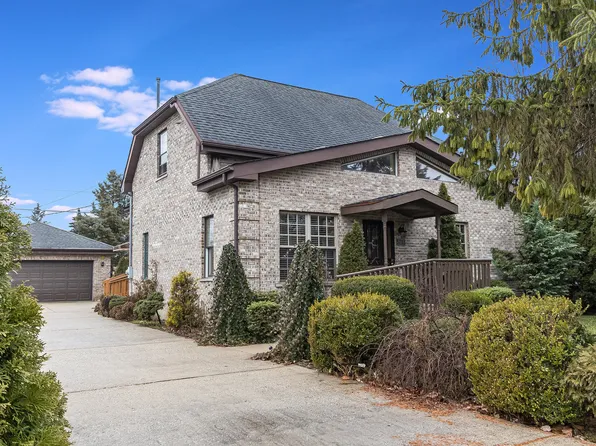 5731 W 82nd Pl, Burbank, IL 60459