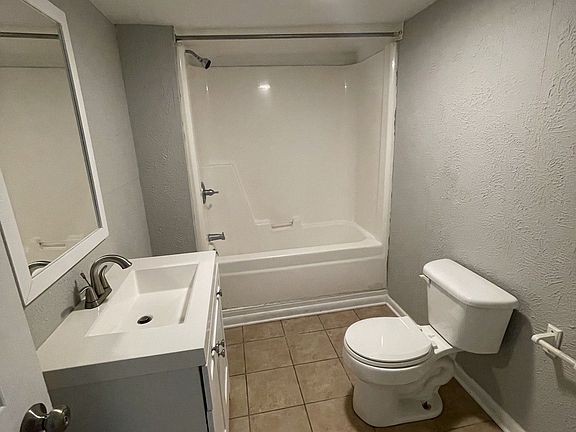 3rd image of 614 East St #C