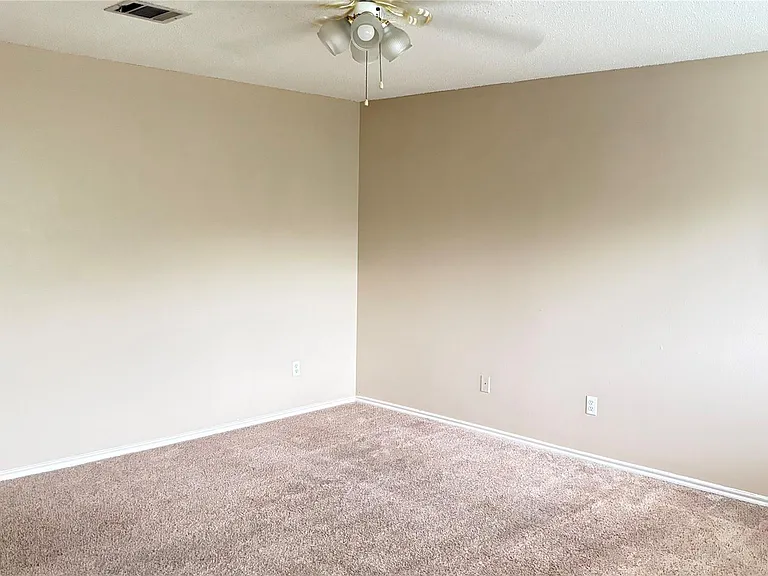 2209 Georgian Dr — Photo 10