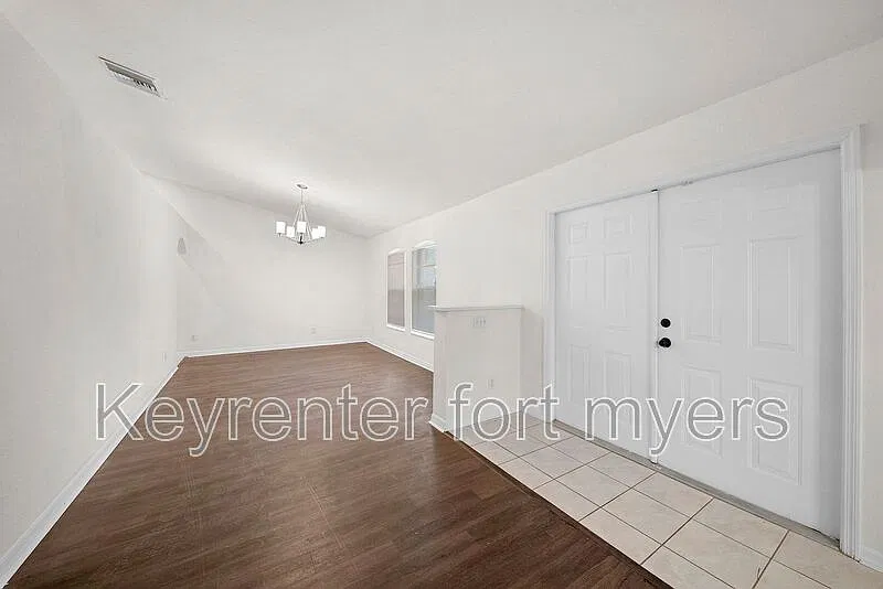 3 bed, 2.0 bath, 2007 sqft, $1,900 — Photo 3
