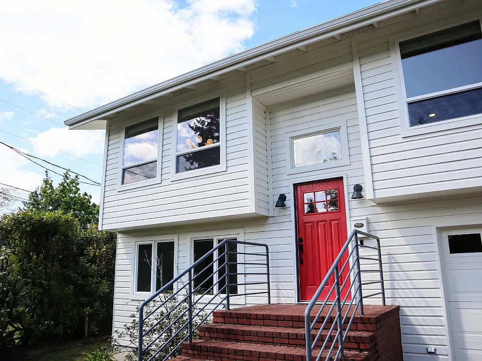 645 W 24th Ave