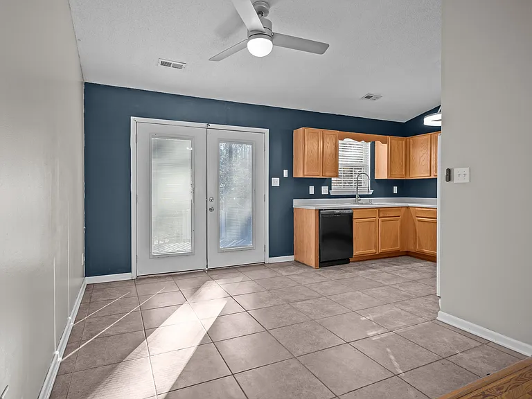 218 Winterberry Ct — Photo 5