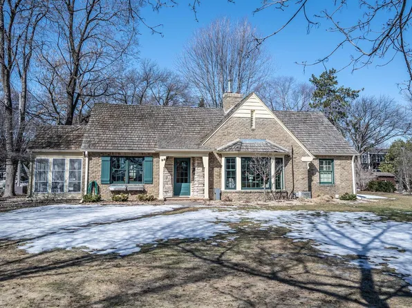 98 Meadowbrook Rd, Hopkins, MN 55343