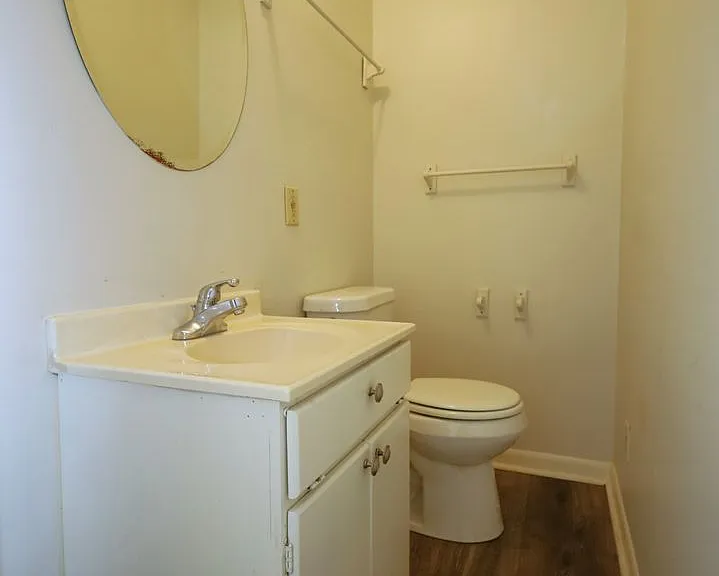 818 Stillwater Dr — Photo 14