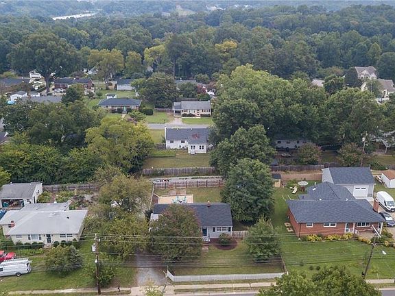 3rd image of 5622 Forest Hill Ave