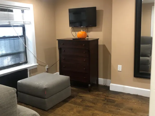 1039 Herkimer Street image 5 of 14