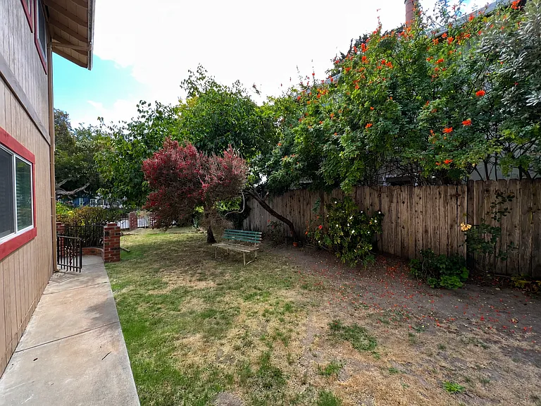 701 Bay St — Photo 28