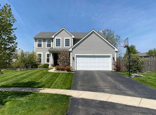 5 Savoy Ct, Lake In The Hills, IL 60156