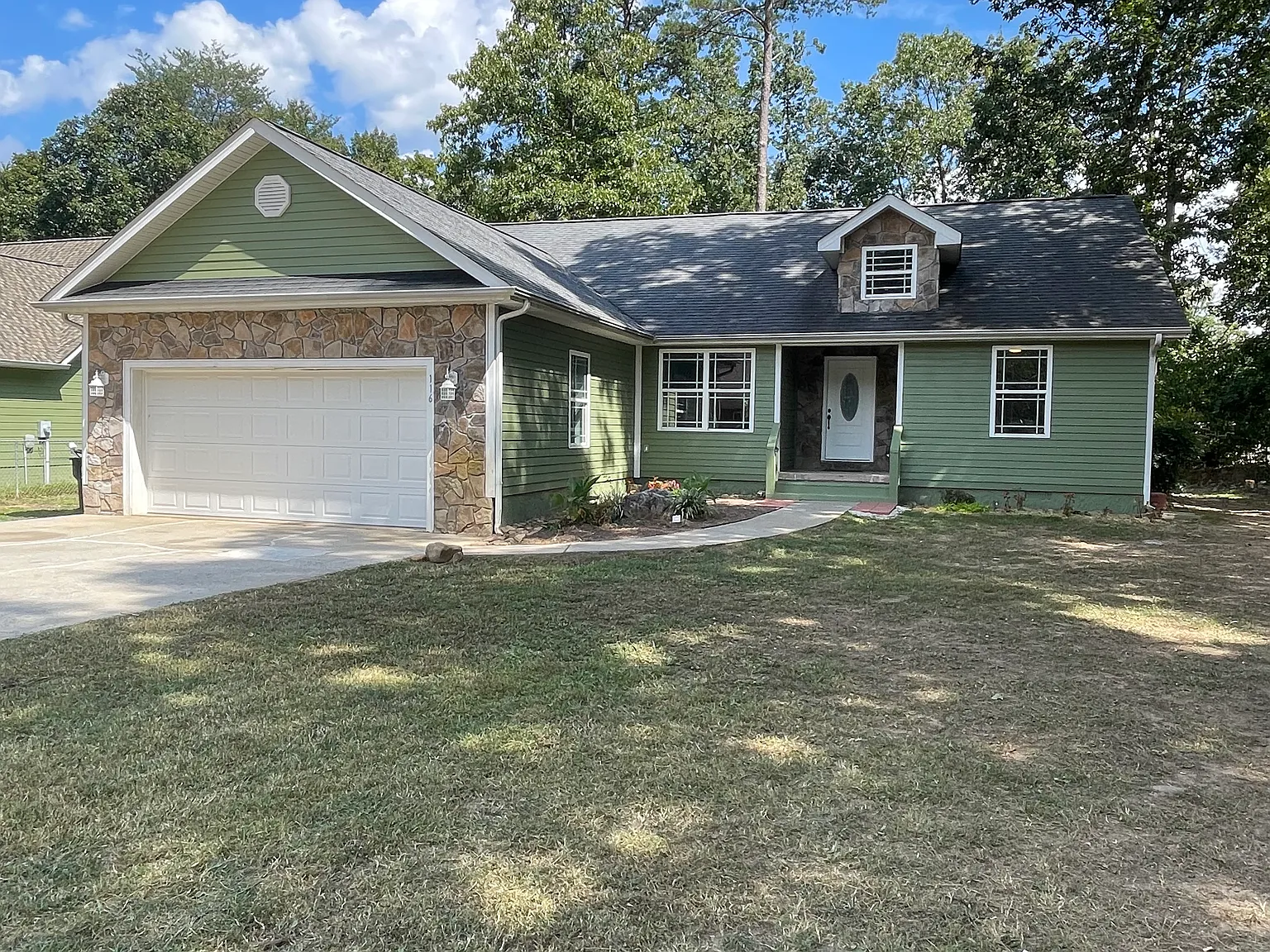 3 bed, 1966 sqft, $2,300 — Photo 2