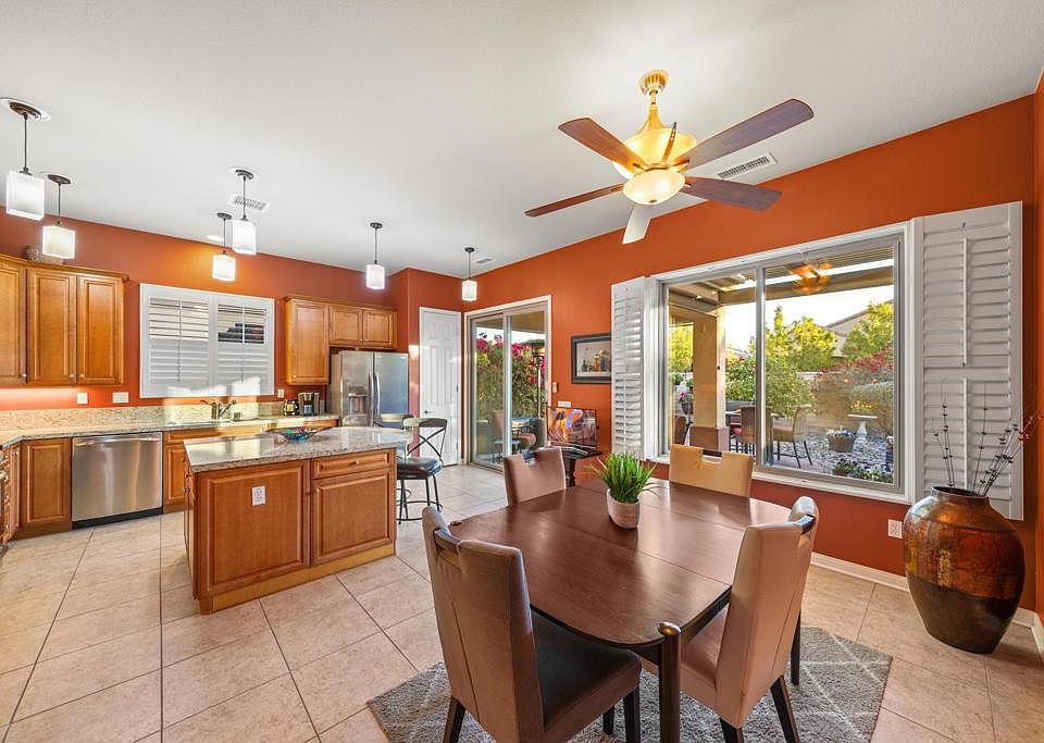 1st image of 81551 Avenida De Baile