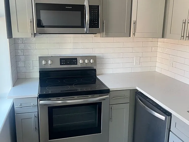 216 Findlay St #1 — Photo 4