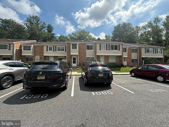 3rd image of 1080 Pendleton Ct