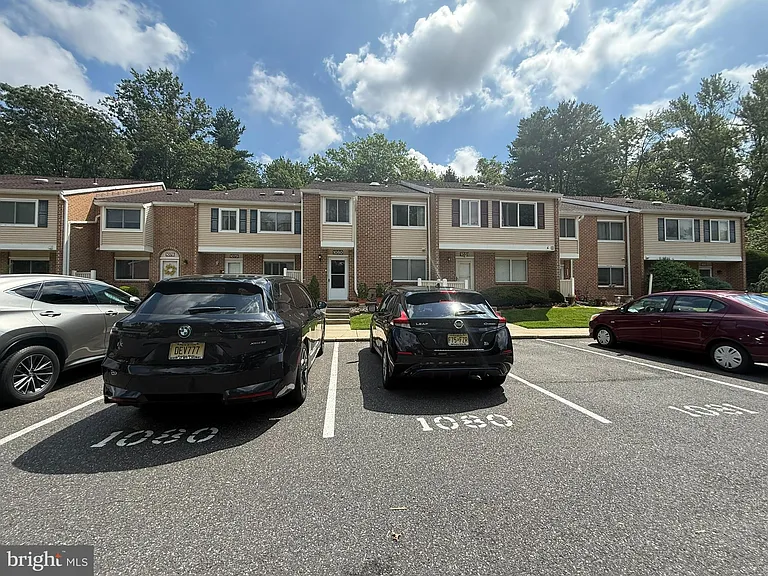 1080 Pendleton Ct — Photo 3
