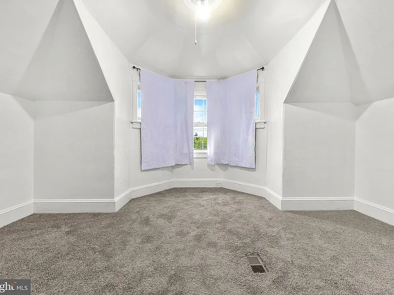 224 E Washington St — Photo 21
