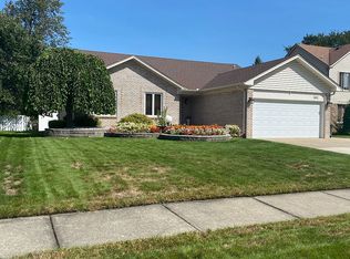 26257 Birchcrest Dr, Chesterfield, MI 48051