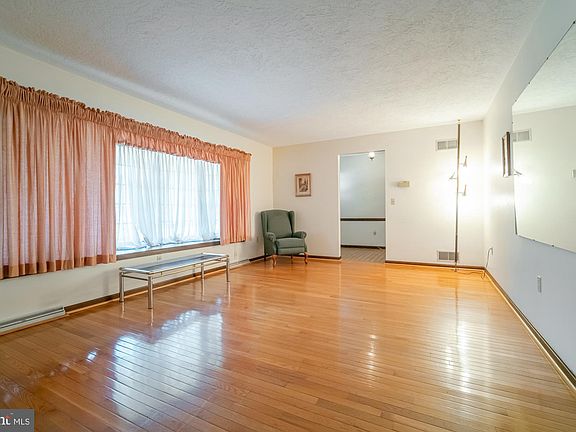 4th image of 419 Boyer Dr