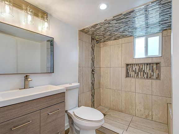 3rd image of 151 S Carmelita Ave #1/2