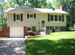 6905 E 136th St, Grandview, MO 64030