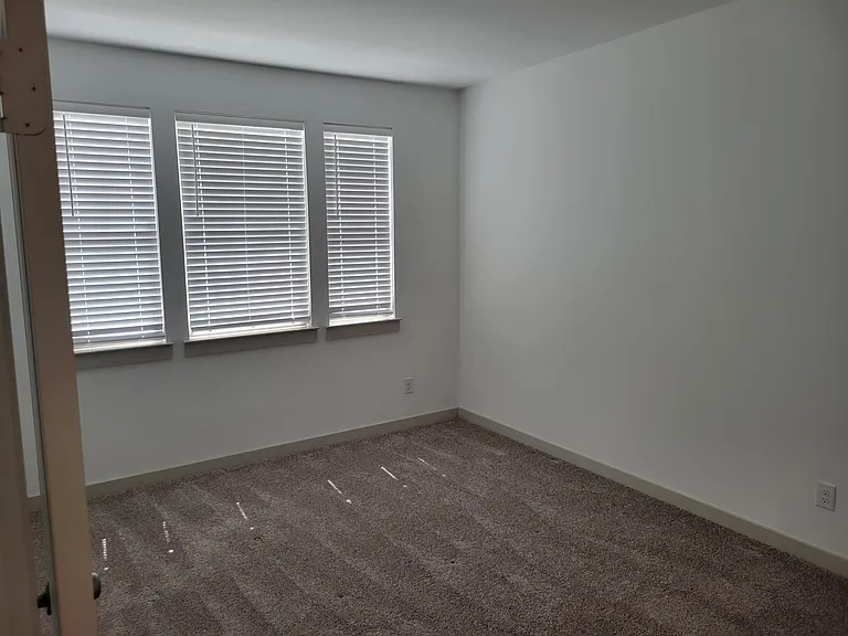 6429 Iron Horse Blvd — Photo 15