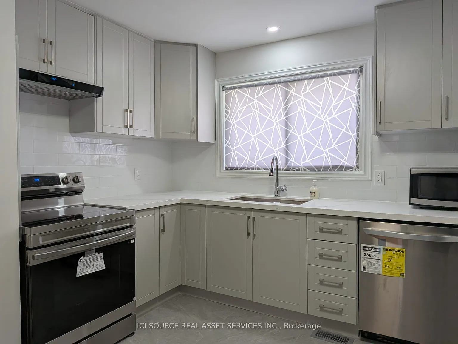 3 bed, $2,300 — Photo 2