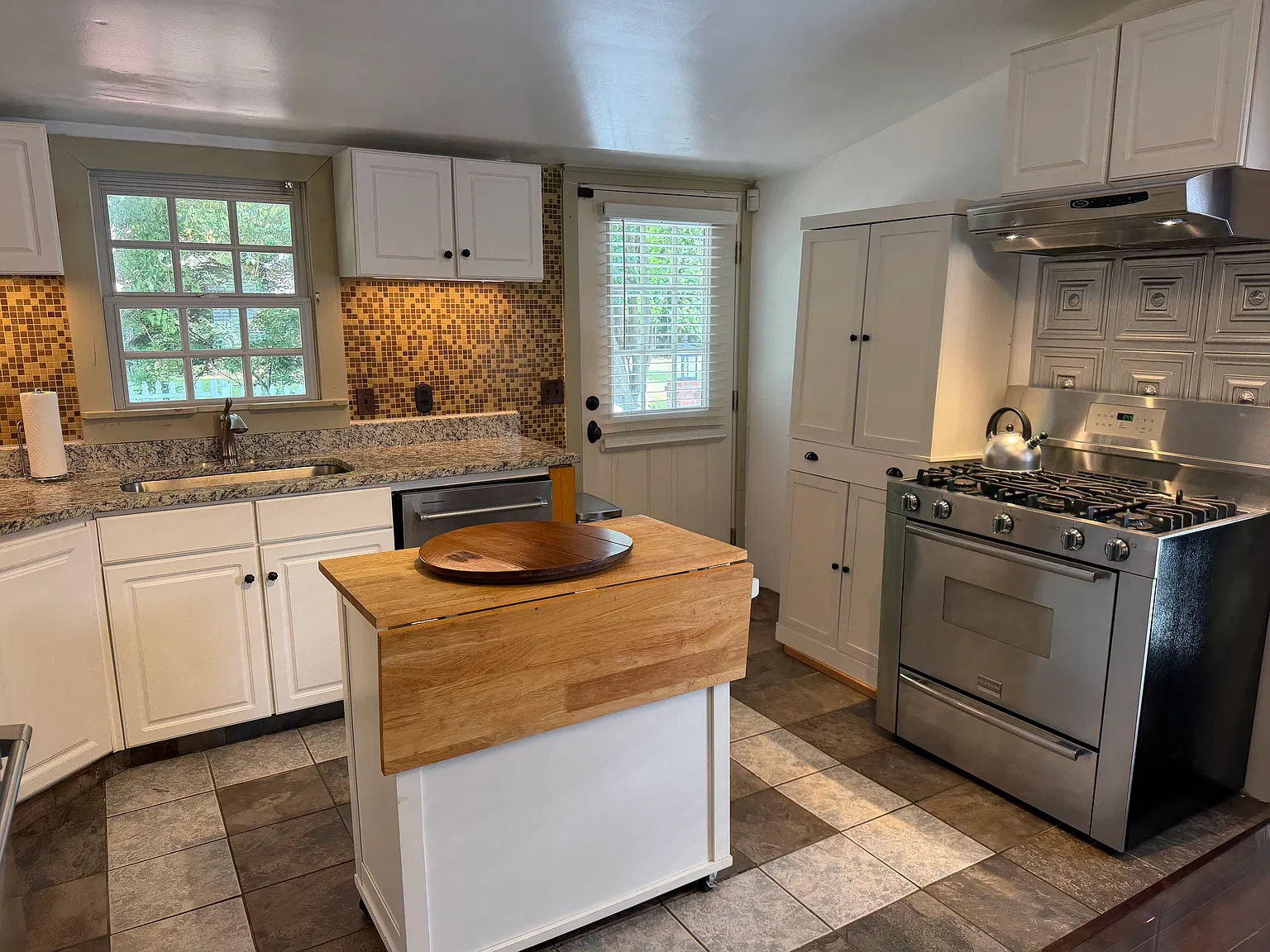 2 bed, 1500 sqft, $4,000 — Photo 4