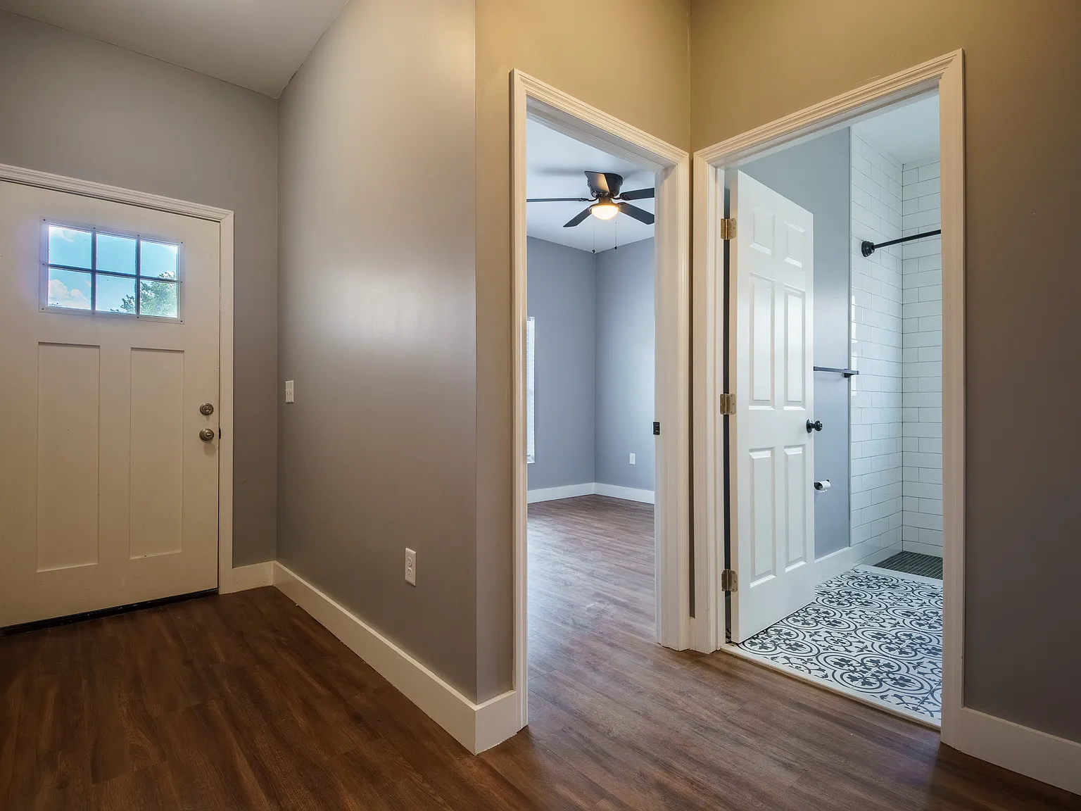 3 bed, 1296 sqft, $2,100 — Photo 3