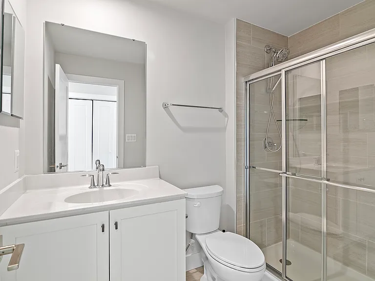 Guest Bedroom Common Full Bath (3rd Floor)