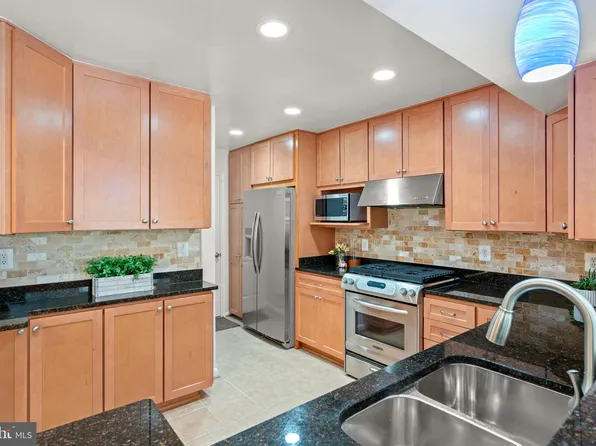 1906 Duffield Ln, Alexandria, VA 22307