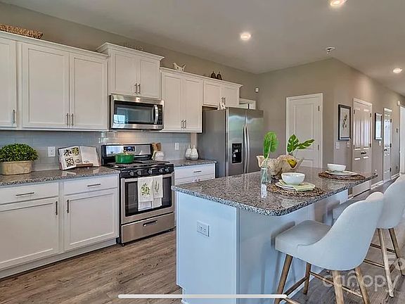 5th image of 135 Ashelyn Park Dr