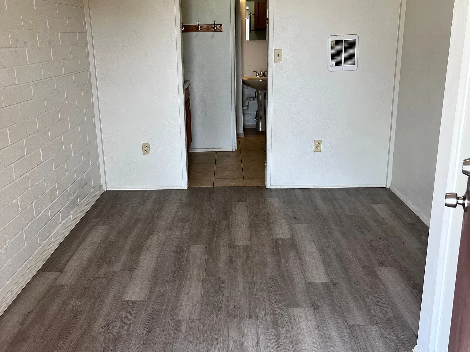 1 bed, 400 sqft, $799 — Photo 3