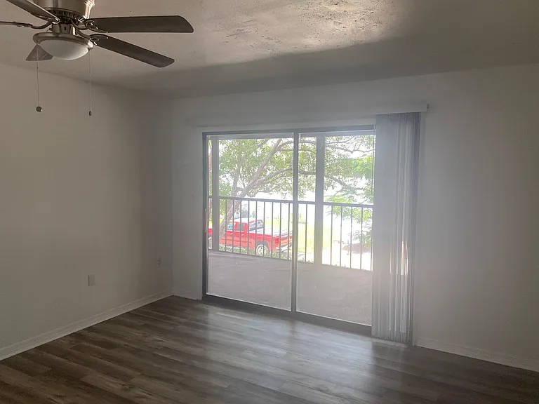 317 La Paloma Ln — Photo 4