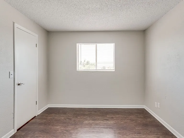 2400 Nottingham Way — Photo 36