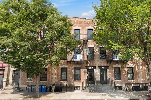 Rented by Safdie Realty Group | media 35