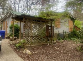 5634 Lakeside Dr, Union City, GA 30291