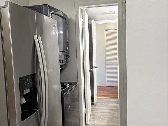 2nd image of 708 Sunny Pine Way APT F1