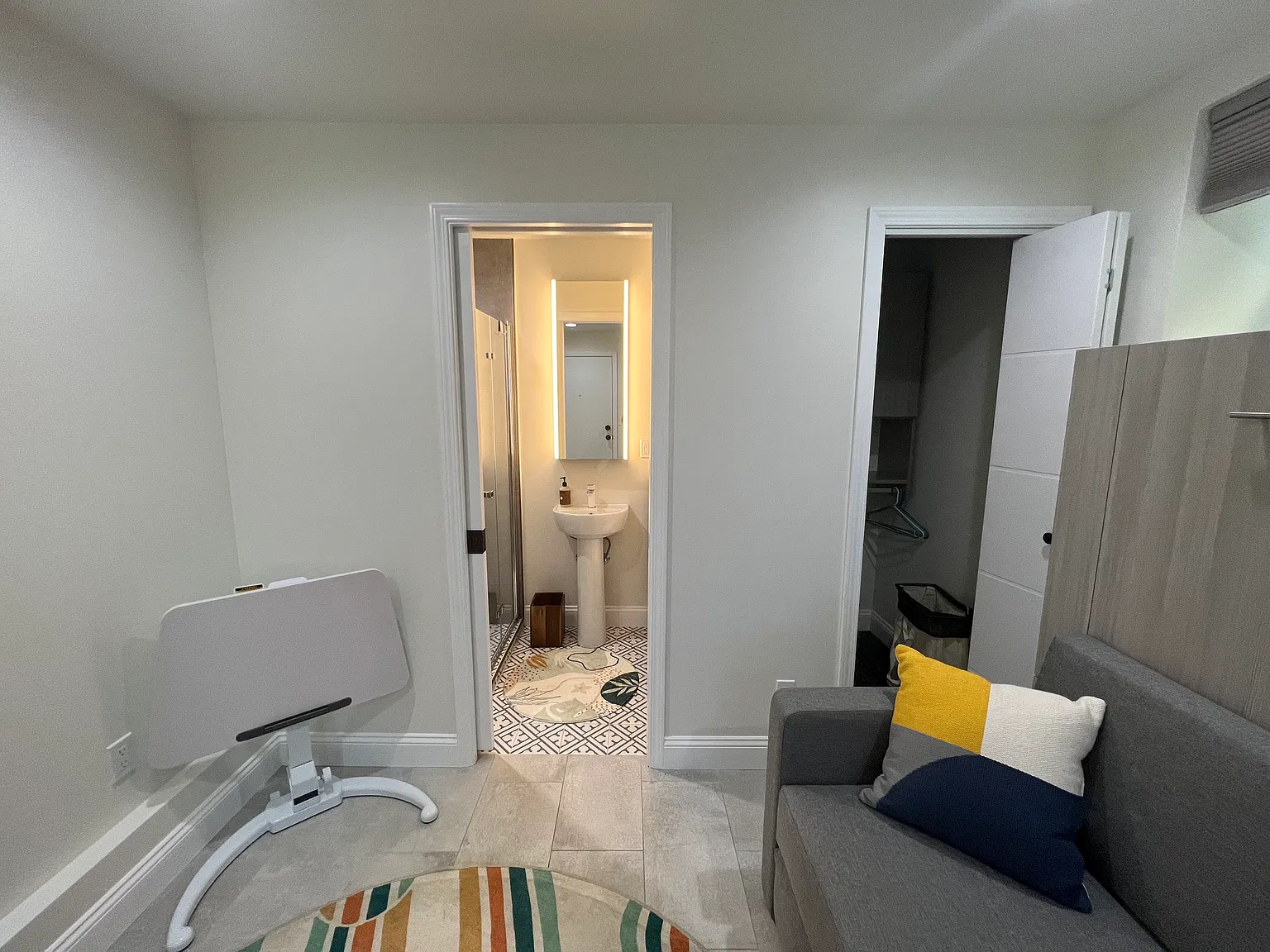 Studio, 200 sqft, $1,825 — Photo 4
