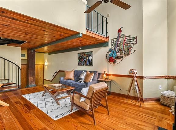4th image of 1107 S Peters St APT 115