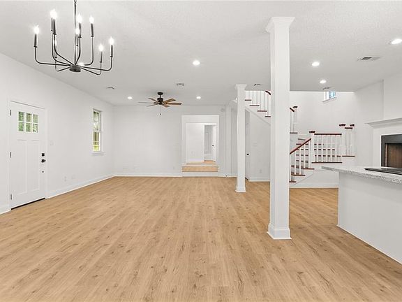 4th image of 1060 Oak Ave