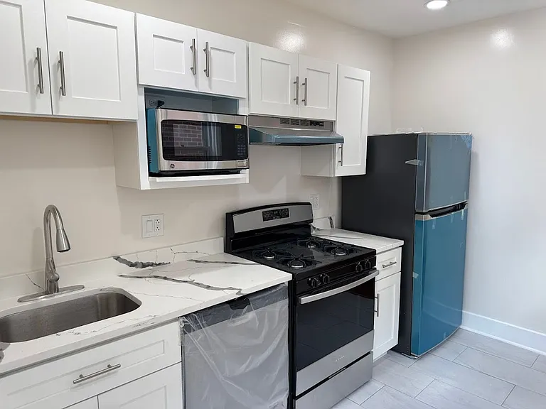 5916 Nicholson St — Photo 2