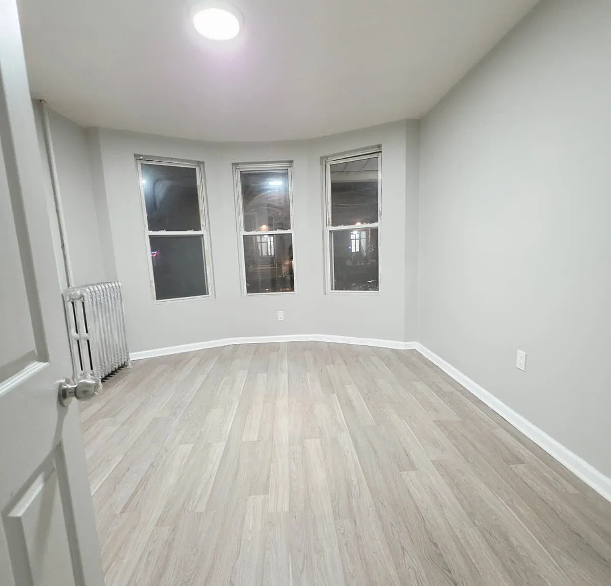 3 bed, 1000 sqft, $2,500 — Photo 4
