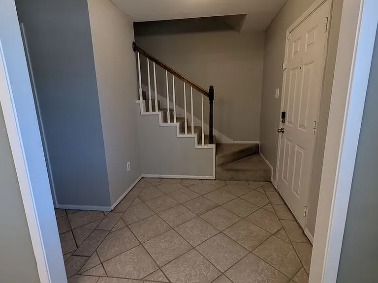 976 Sunmeadow Dr — Photo 6