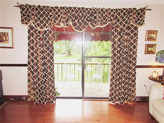 The Sliding Doors bring the Green Outdoor Views in to you.