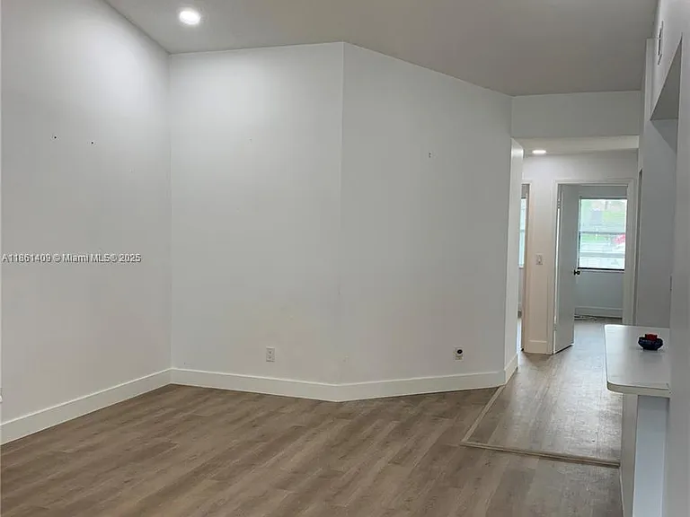 3532 NW 95th Ter — Photo 4