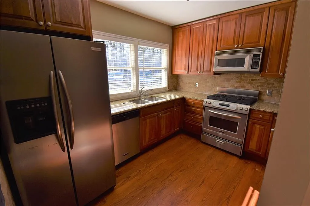 3 bed, 2.0 bath, 1236 sqft, $3,450 — Photo 4