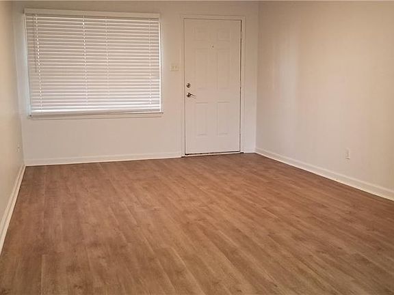 4th image of 107 Armstrong Dr